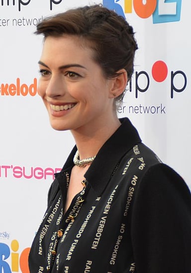 What is the number of children Anne Hathaway has?