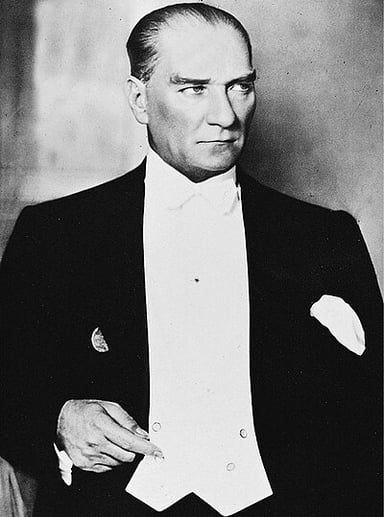 What is Mustafa Kemal Atatürk's eye colour?