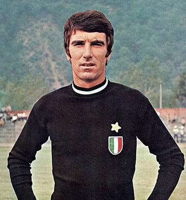 How many Serie A titles did Zoff win with Juventus?
