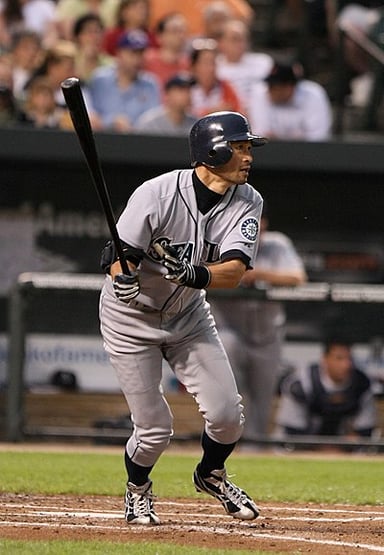 What is the total number of hits Ichiro Suzuki achieved in his professional career across Japan and the United States?