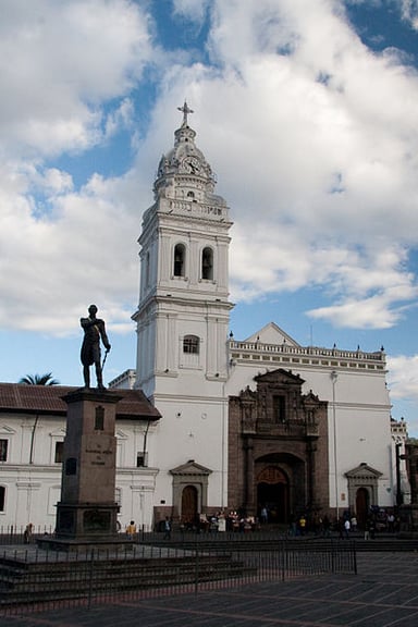 Which famous park in Quito is known for its panoramic views of the city?