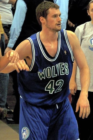 Which college did Kevin Love play basketball for?