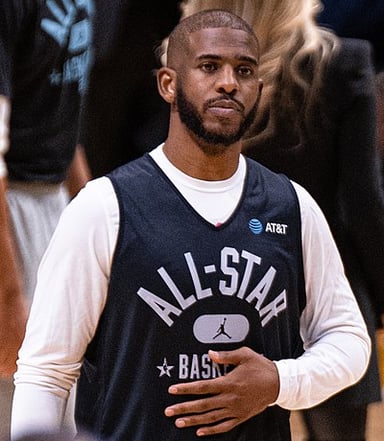 Which NBA team did Chris Paul play for before joining the Phoenix Suns?