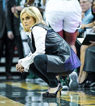 The [url class="tippy_vc" href="#872799"]Naismith Memorial Basketball Hall Of Fame[/url] was awarded to Kim Mulkey in what year?