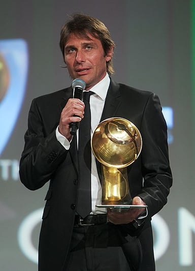 How many Serie A titles did Conte win as a player with Juventus?