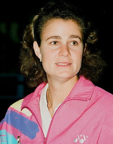 What's the birth date of former professional tennis player Pam Shriver?