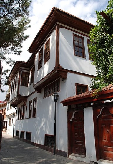 What are the traditional Ottoman houses in Amasya called?