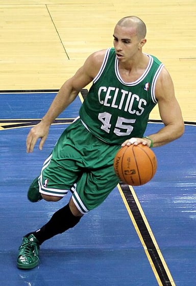 Carlos Arroyo led which league in assists in 2009?