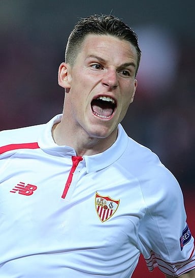 What is Gameiro known for in his playing style?