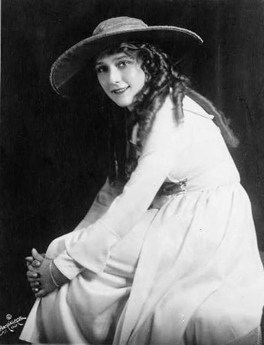 What was Mary Pickford's real name?