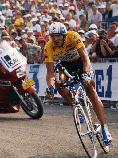 How many consecutive Tour de France titles did Induráin win?