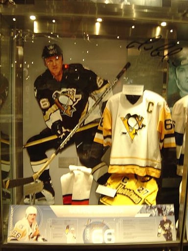 In what year did Lemieux first retire from professional hockey?