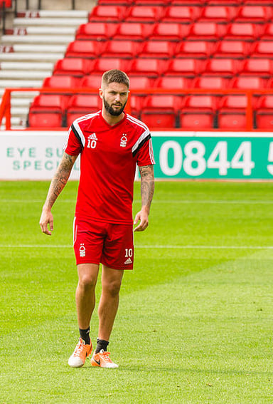 In which club's academy did Henri Lansbury start his career?