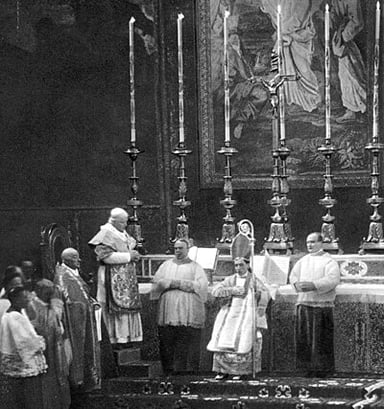 Which future pope did Benedict XV consecrate as Archbishop in 1917?