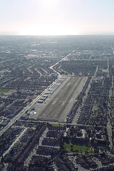Which major freeway runs through Compton?