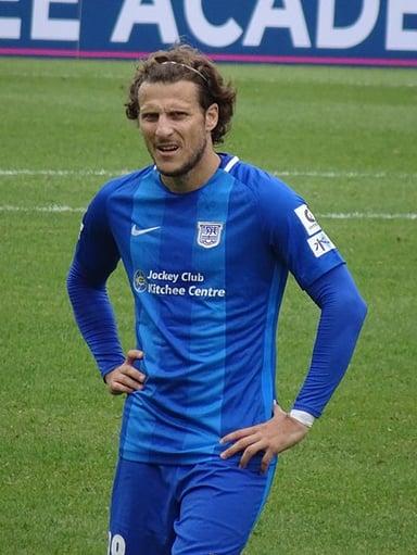 Which Uruguayan club did Diego Forlán start his youth career with?