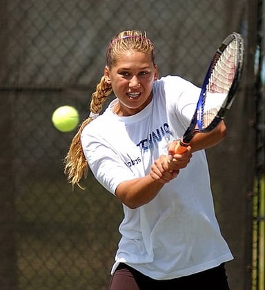 What was Anna Kournikova's highest singles ranking?