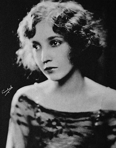 Bessie Love was nominated for Best Actress in what film awards?