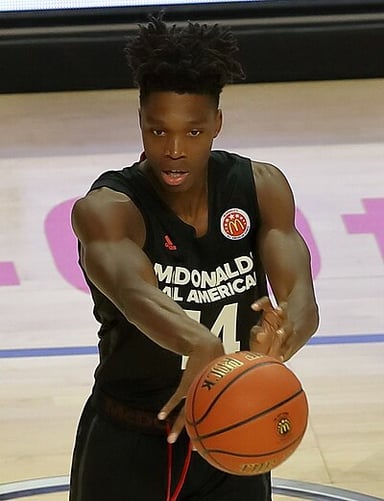 What is the name of the award Lonnie Walker IV won in high school?