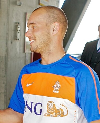 Which team did Sneijder conclude his football career with?