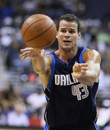 What college did Kris Humphries play for?