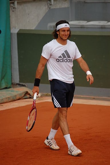 Who is a famous Argentine tennis player contemporary to Mónaco?