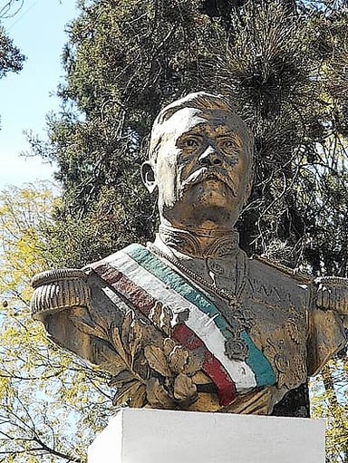 What was the main principle behind Porfirio Díaz's initial revolts against presidents Benito Juárez and Sebastián Lerdo de Tejada?