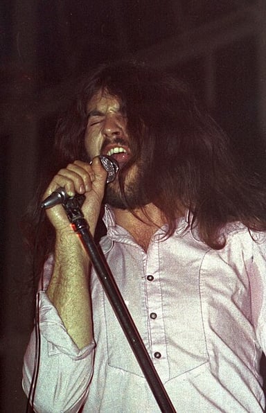Which band did Ian Gillan join for a year-long stint as a vocalist in 1983?