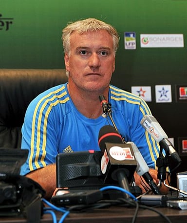 Which club did Didier Deschamps manage to three consecutive Coupe de la Ligue titles?
