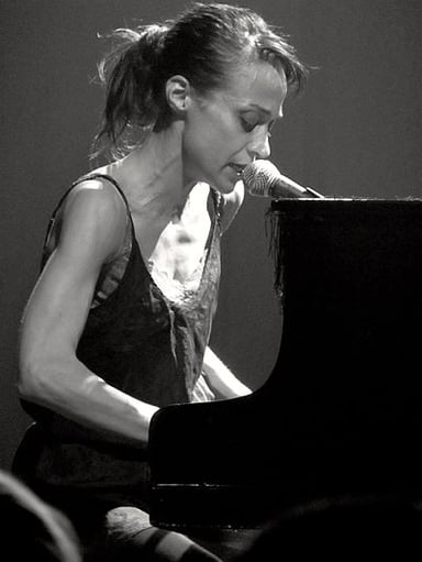 Which album of Fiona Apple was involved in a fan protest against Epic Records?