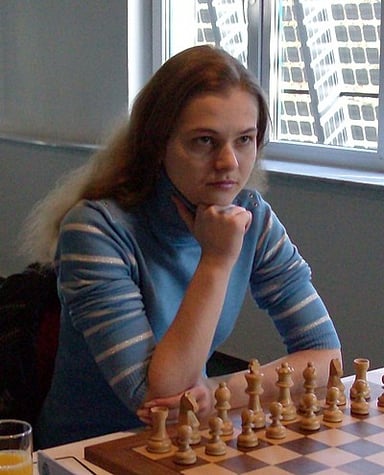 Who taught Anna Muzychuk to play chess?