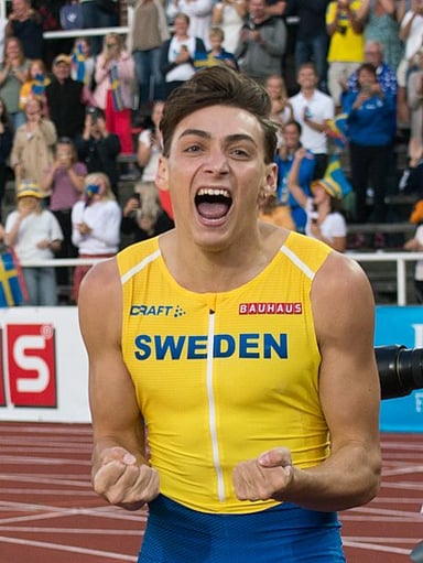 What is the height of Armand Duplantis' world outdoor pole vaulting record?