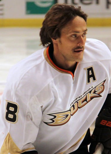 With which team did Teemu Selänne start his professional career?