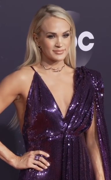 How old is Carrie Underwood?