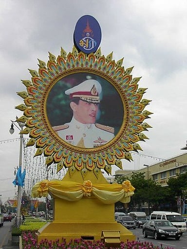 What dynasty is Vajiralongkorn a part of?