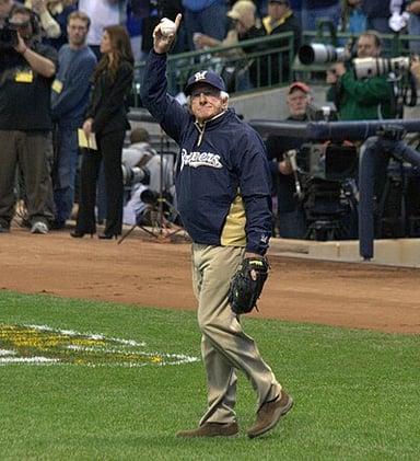 Who did the Brewers defeat to win the 2011 National League Division Series?