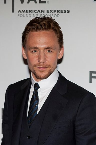 What award did Tom Hiddleston win in 2011?