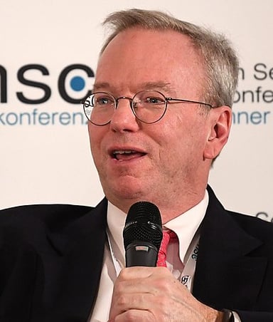 Which software program did Eric Schmidt co-author as an intern at Bell Labs in 1975?