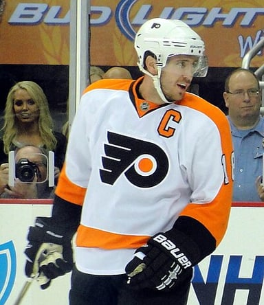 Who holds the Flyers' record for most goals in a single season?