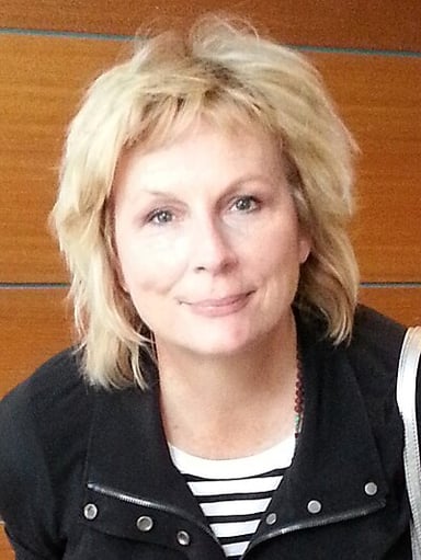 What is Jennifer Saunders' middle name?