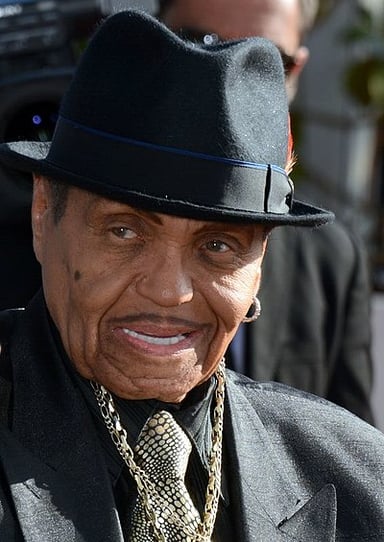 Which famous daughter is Joe Jackson the father of?
