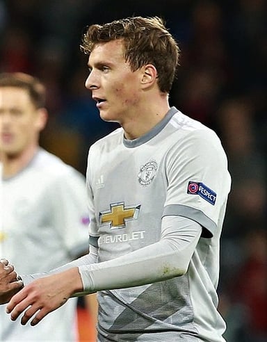 Who is Victor Lindelöf's current Manchester United teammate?