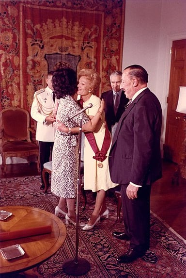 Pat Nixon promoted what charitable cause as First Lady?