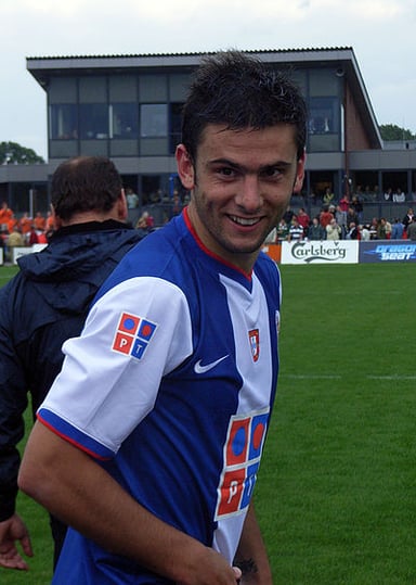 In terms of playing style, how is Postiga often described?