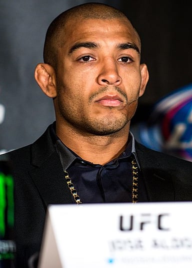 How many times did José Aldo defend his UFC Featherweight title?