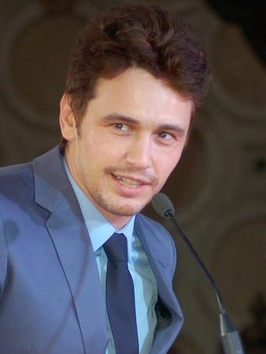 What award did James Franco receive in 2002 for [url class="tippy_vc" href="#1918380"]James Dean[/url]?