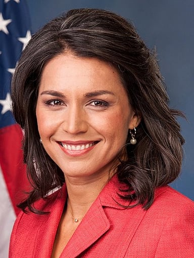 In which year did Tulsi Gabbard announce that she had quit the Democratic Party?