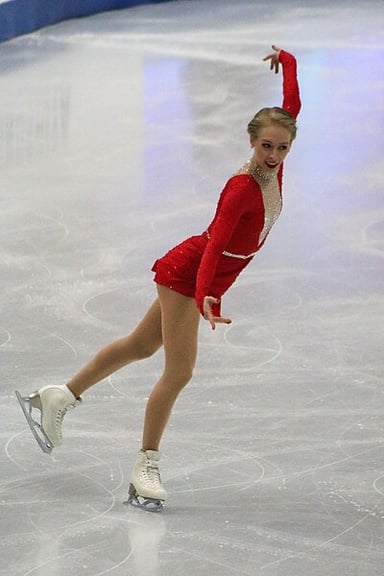 At what age level did Tennell rise to become a senior-level skater?