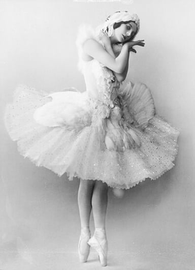 What is a signature feature of Pavlova’s dancing?