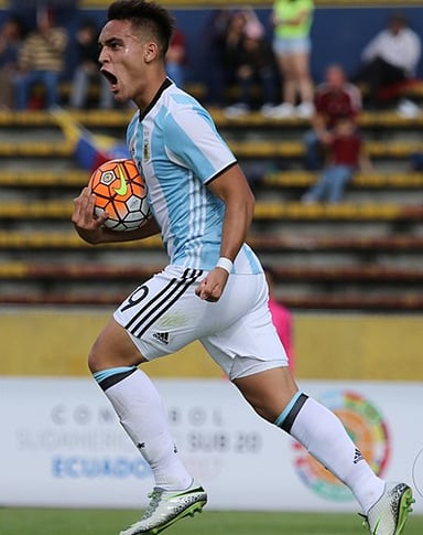 Which national team does Lautaro Martínez represent?